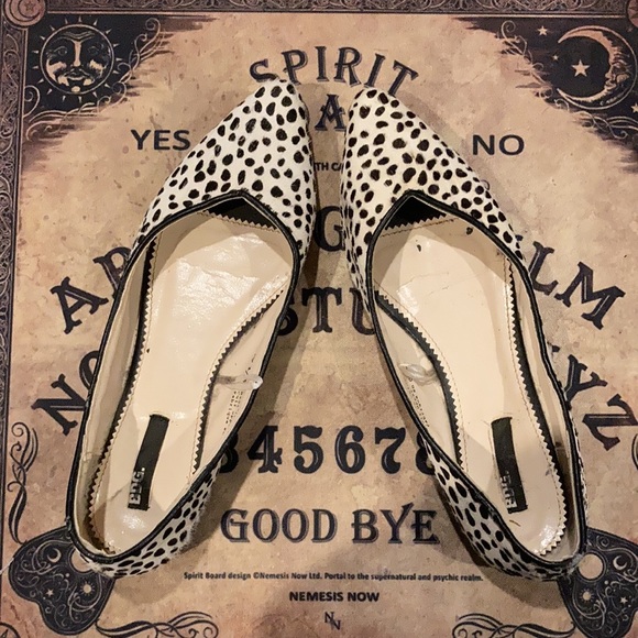 SALE‼️ CALF HAIR BLACK & WHITE FLATS - Picture 9 of 9